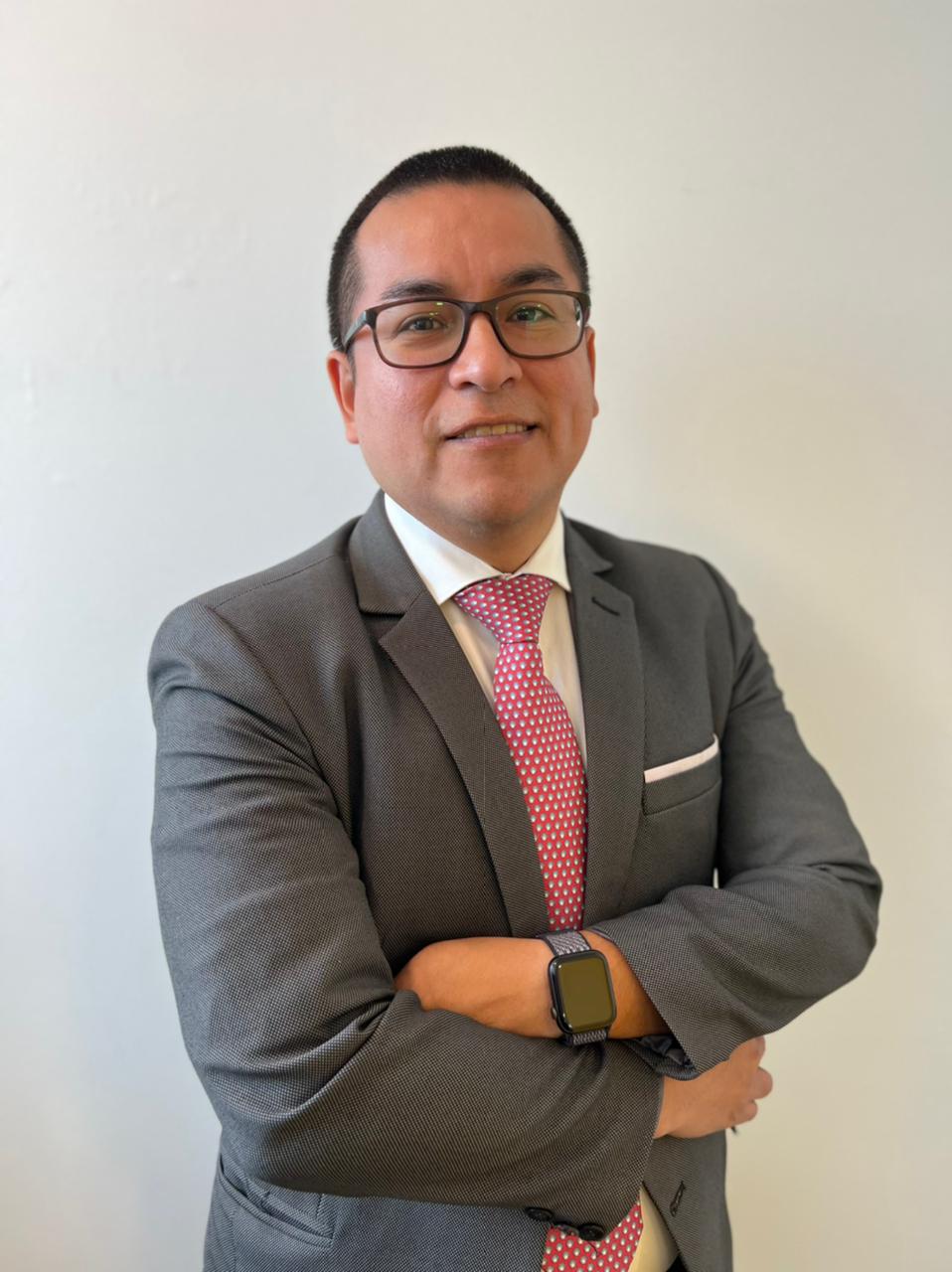 Hola, mi nombre es Manuel Arenas, Analista en Regum. Te estaré contactando para brindarte la información solicitada.