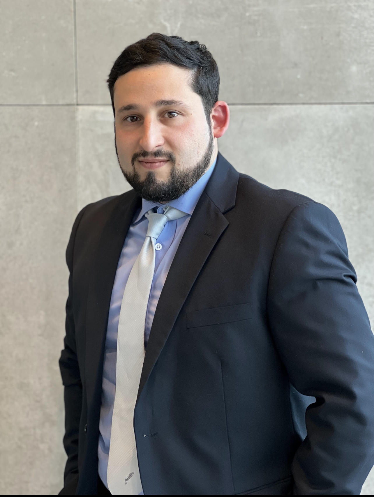 Hola, mi nombre es Sebastián Dave, Analista en Regum. Te estaré contactando para brindarte la información solicitada.