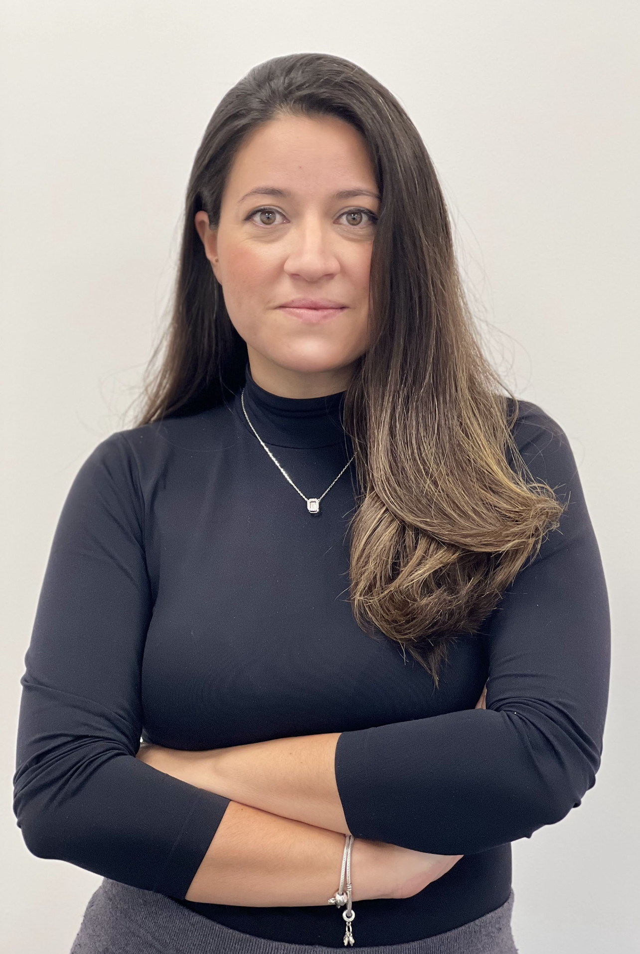 Hola, mi nombre es Laura Zagia, Jefe Comercial en Regum. Te estaré contactando para brindarte la información solicitada.
