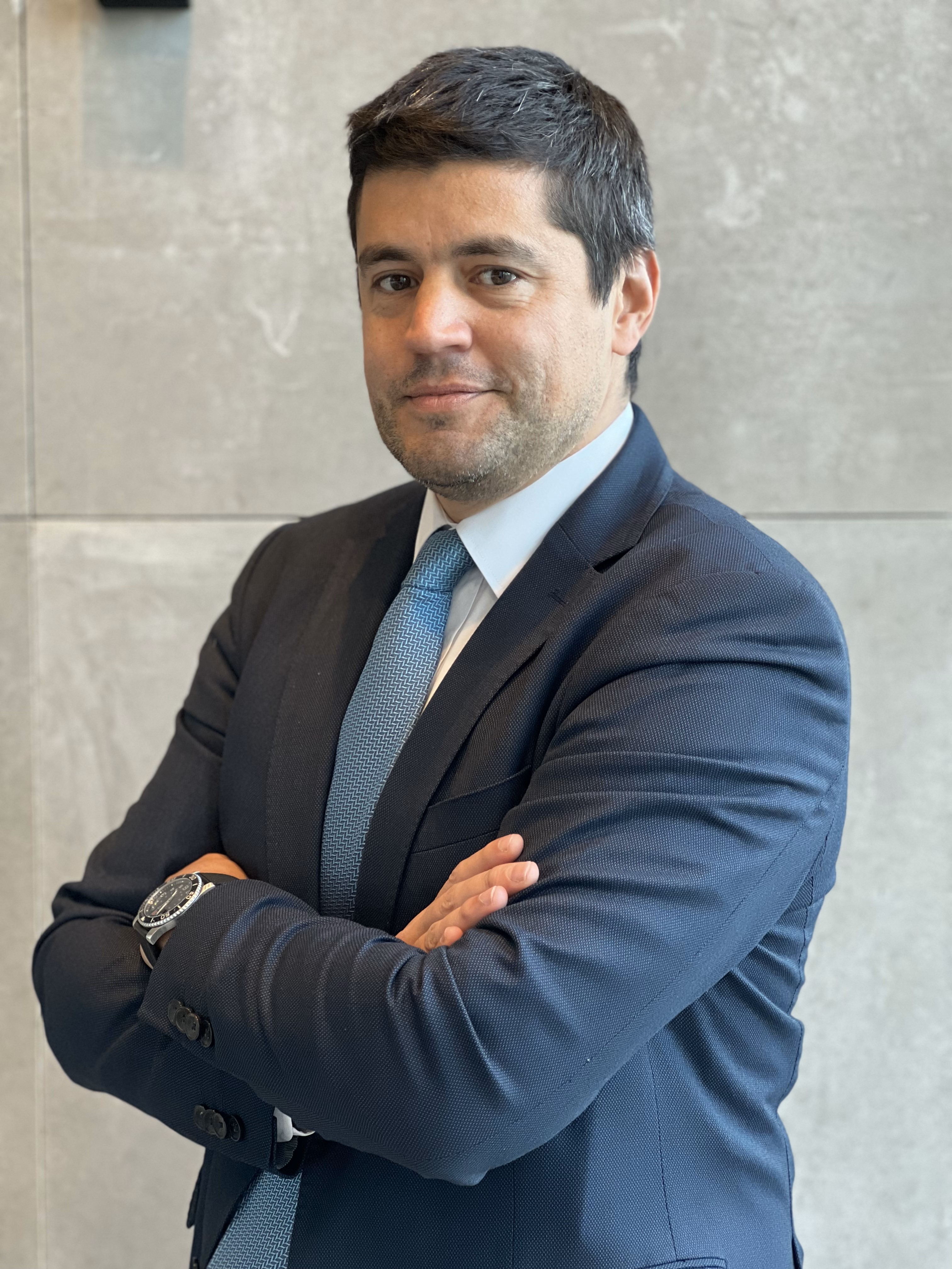 Hola, mi nombre es Andrés Alvarez, Gerente Comercial en Regum. Te estaré contactando para brindarte la información solicitada.