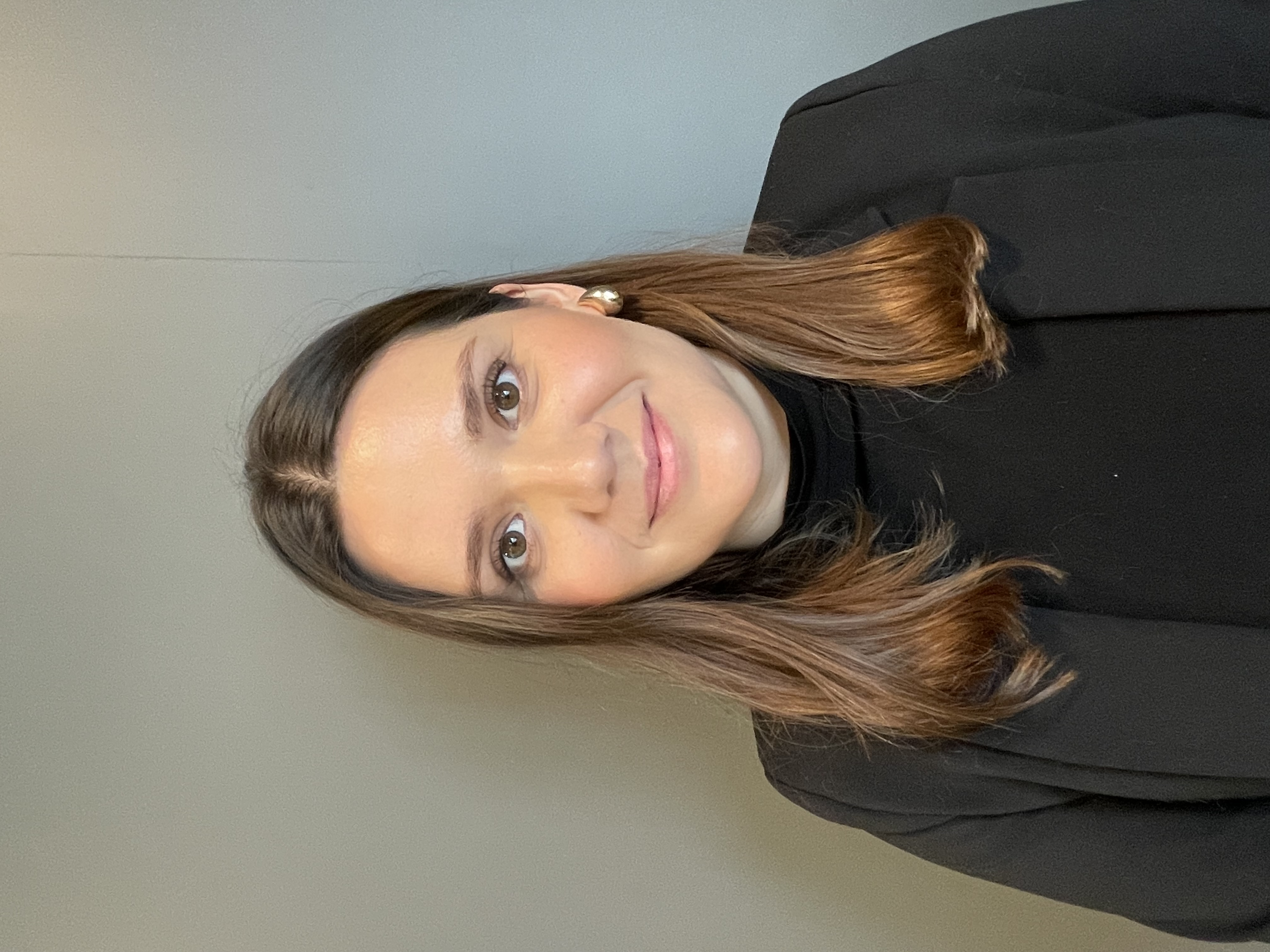 Hola, mi nombre es Tamara Pérez, Ejecutivo Comercial en Regum. Te estaré contactando para brindarte la información solicitada.
